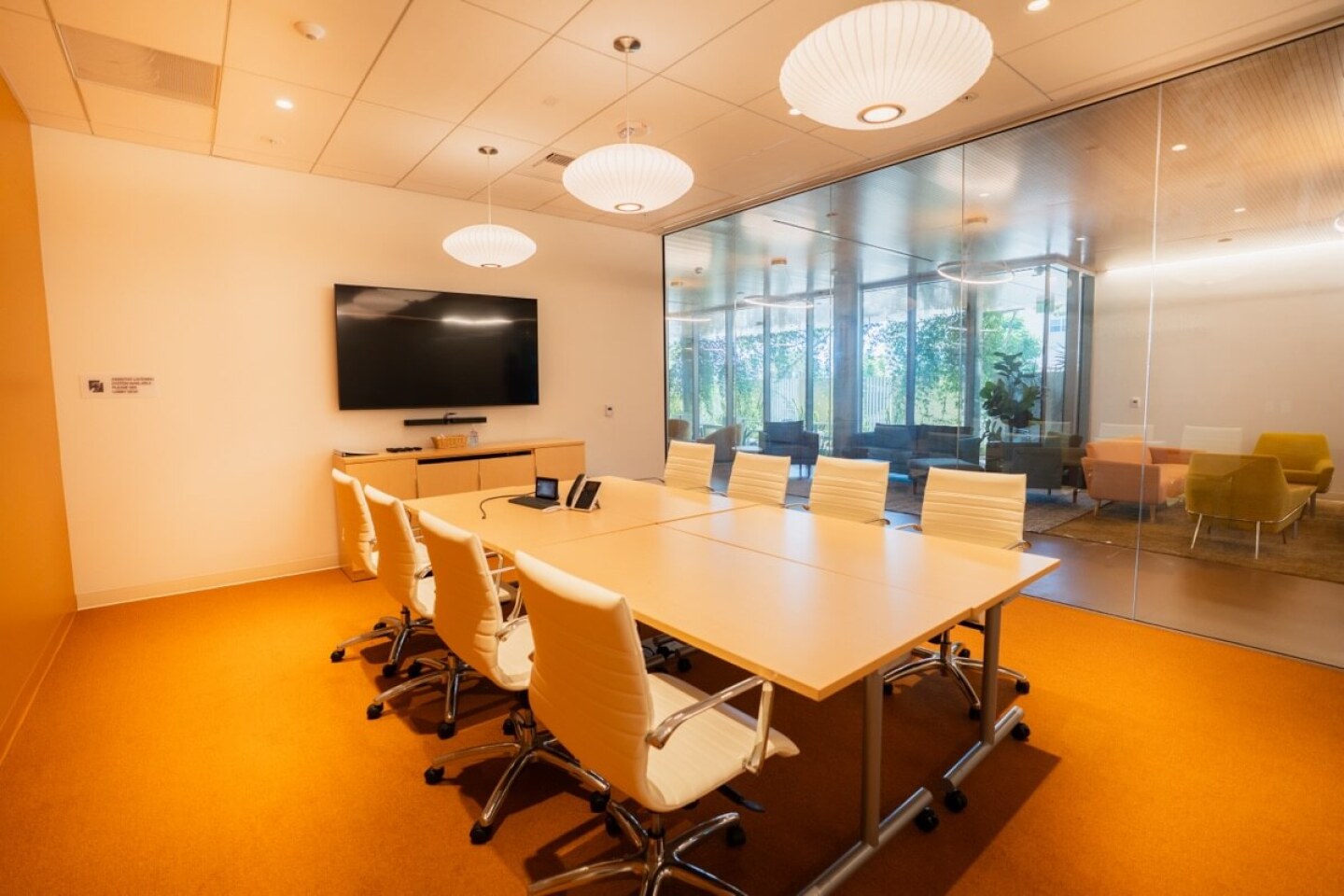 In reservation with Studio A, you may reserve this space for additional breakout space in a close vicinity