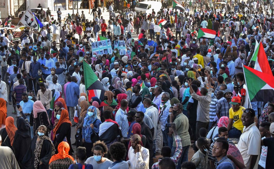 Sudanese anti-coup protesters take part a demonstration in the "Street 40" of the capital's twin city of Omdurman on November 25, 2021.