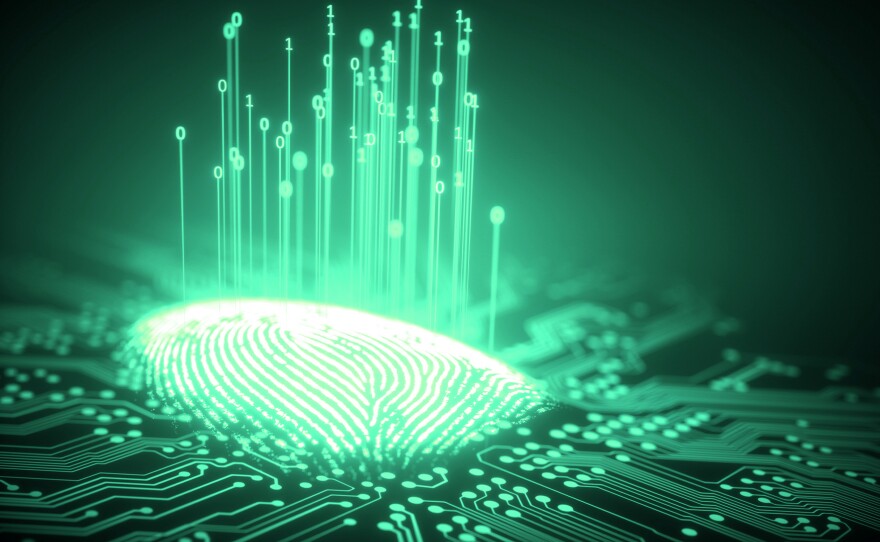 Fingerprint integrated in a printed circuit, releasing binary codes.