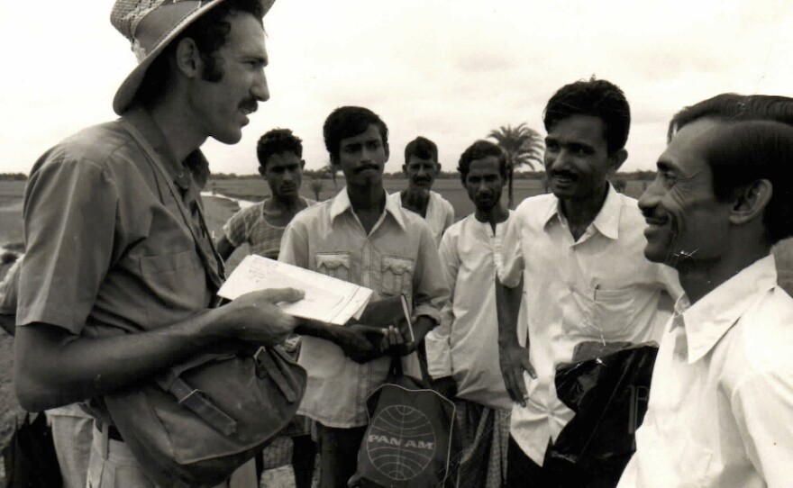 Alan Schnur speaks with Bangladeshi epidemiologists in 1975.