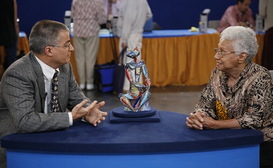Stuart Slavid (left) appraises a Marcello Fantoni ceramic figure, ca. 1955, in Las Vegas, Nev. ANTIQUES ROADSHOW “Vintage Las Vegas 2021, Hour 2” premieres Monday, April 19 at 8/7C p.m. on PBS.