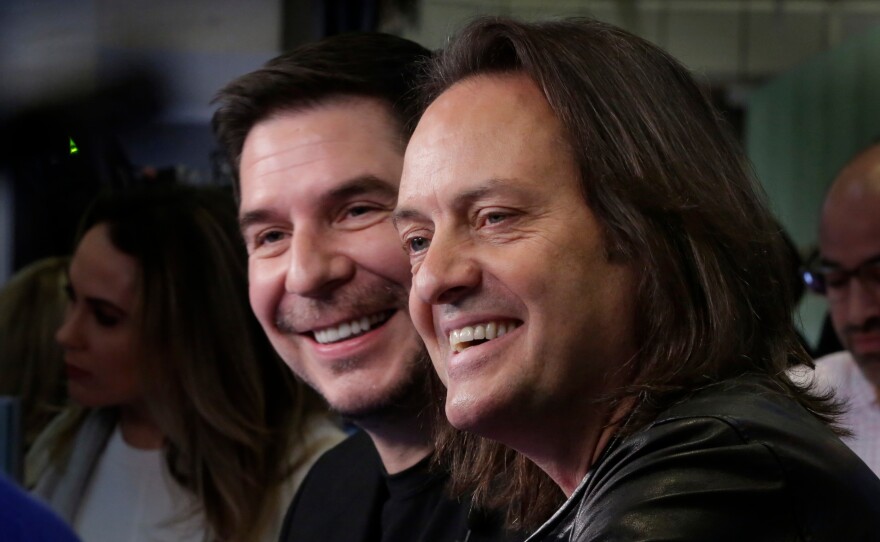Sprint CEO Marcelo Claure (left) and T-Mobile CEO John Legere on the floor of the New York Stock Exchange on April 30, 2018.
