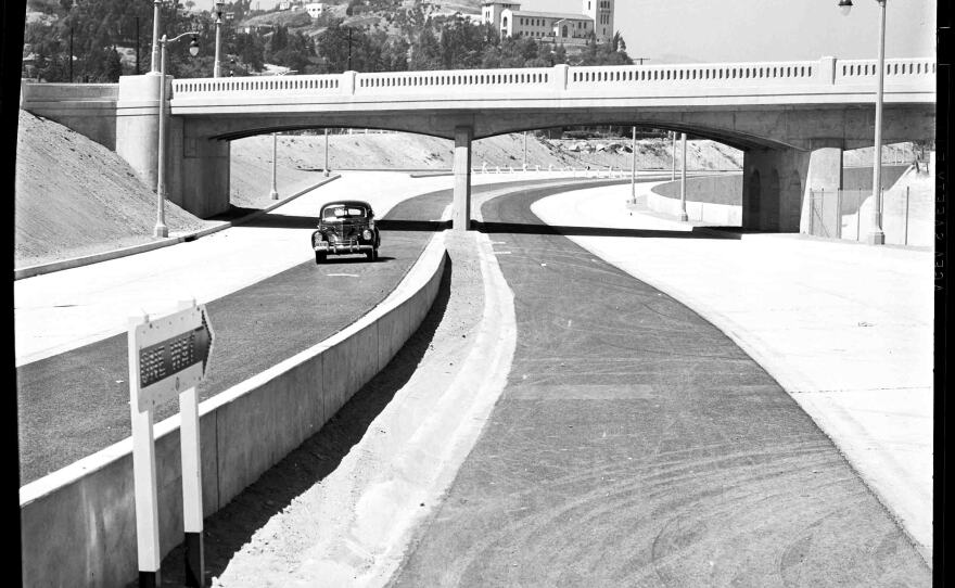 Arroyo Seco Parkway soon after opening, 1940.