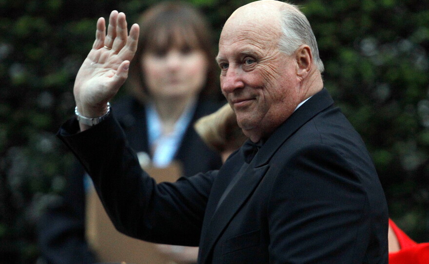 Norway's King Harald arrives at a central London hotel for a pre-royal wedding dinner hosted by Lady Elizabeth Anson and attended by members of the British royal family and foreign royal families, in London, on April, 28, 2011.