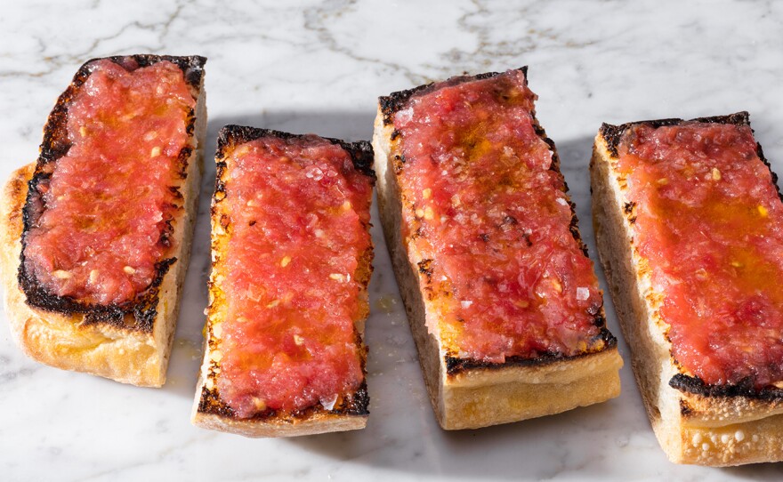 Pa Amb Tomquet (Catalan Tomato Bread)
