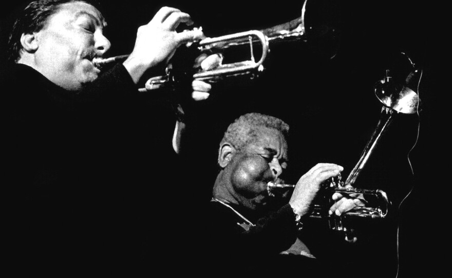 Arturo Sandoval and Dizzy Gillespie perform.