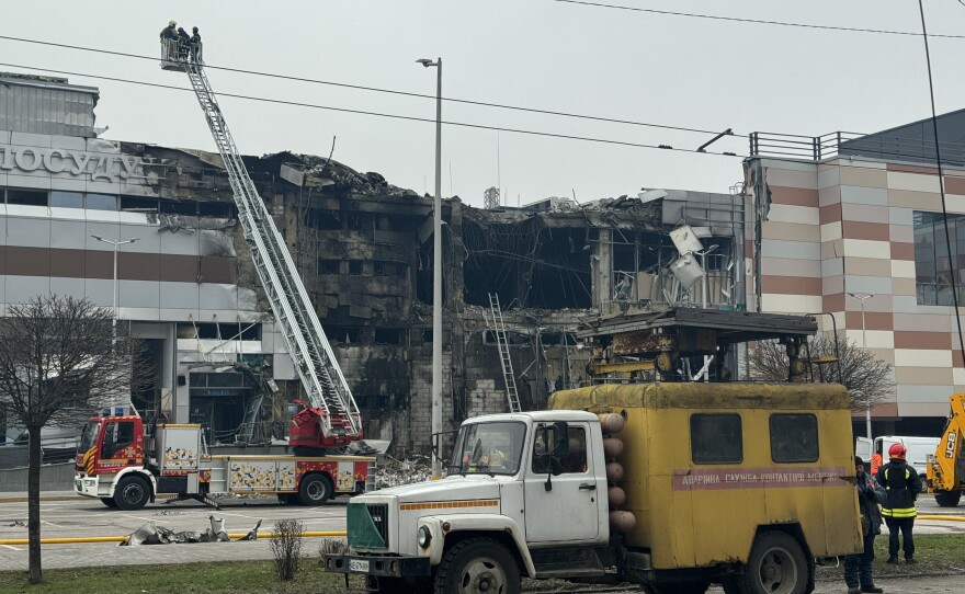 Dnipro: Firefighters and municipal employees work at the site after a rocket attack.