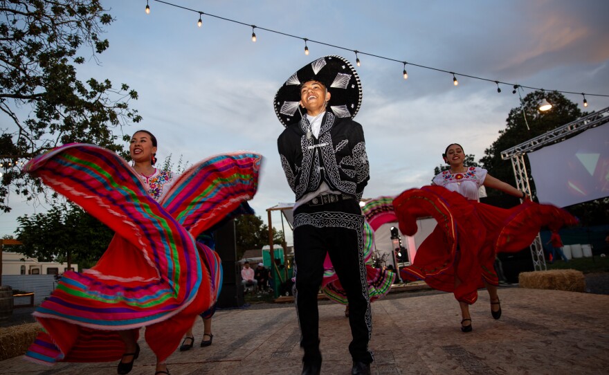 Kevin and his maids of honor dance the mariachi song "Negrita de mis pesares" at his birthday party in June 2023.