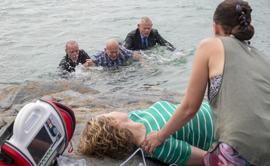 A scene from DOC MARTIN Season 10, Episode 7