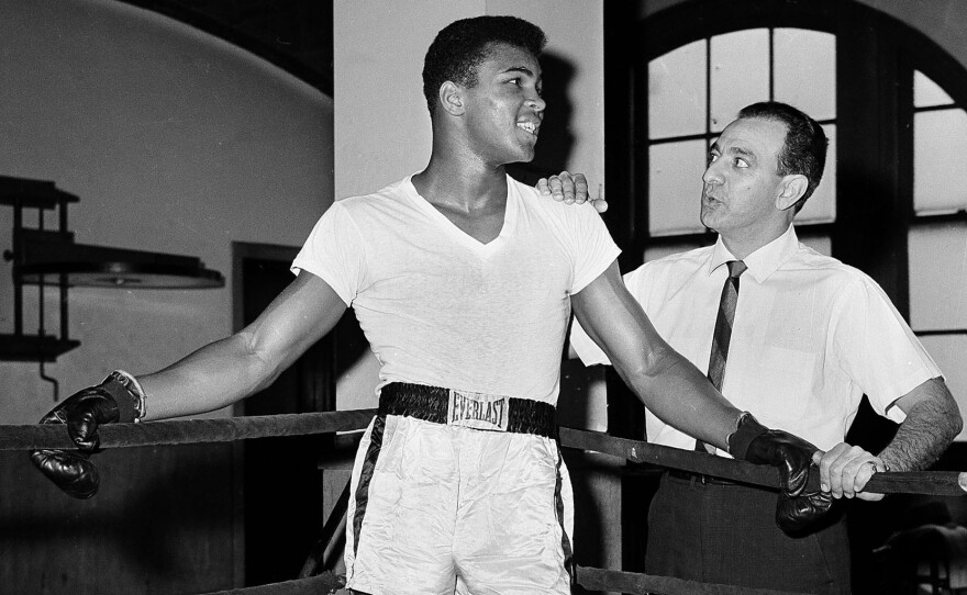 Clay with trainer Angelo Dundee at City Parks Gym in New York in 1962.