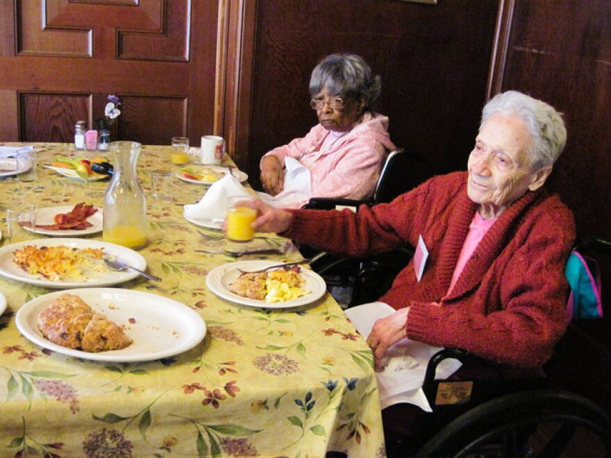 Genevia Samuel (left) and Mabel Weisenberger eat breakfast at a weekend camp for people with dementia, sponsored by the San Francisco Family Caregiver Alliance.
