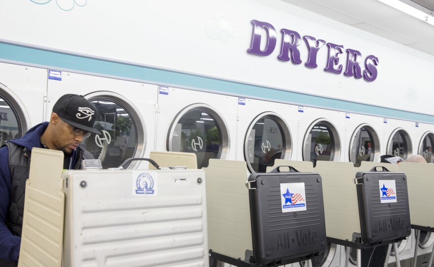 Voters cast ballots at Su Nueva Lavanderia, a laundromat in Chicago, on Tuesday.