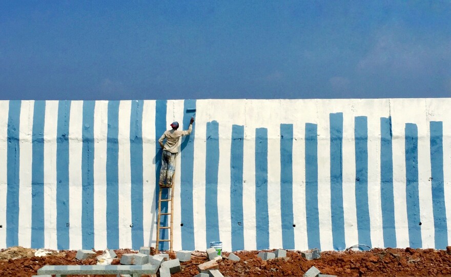 "No Walls." India