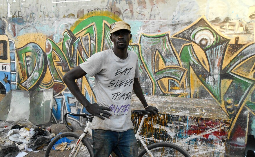Pape Omar Pouye helped paint the car rapide that's displayed in the Musee de l'Homme in Paris.