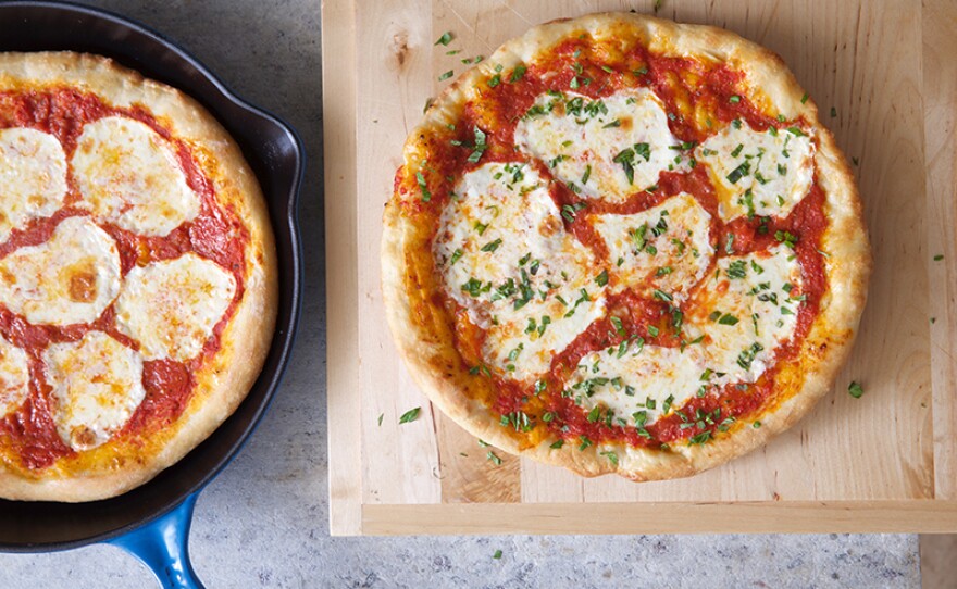 Skillet margherita pizza.