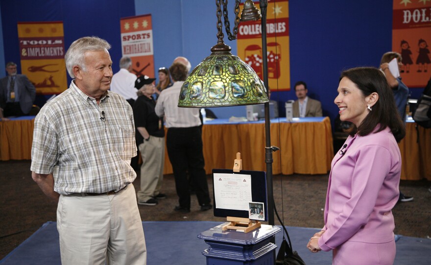 Arlie Sulka (right) appraises a Tiffany Studios turtle back glass shade, ca. 1915 in Palm Springs, Calif. ANTIQUES ROADSHOW “250 Years of Americana” premieres Monday, April 20 at 8/7C PM on PBS.