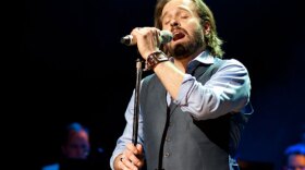 Alfie Boe showcases his mesmerizing and outstanding voice in a concert filmed at the Royal Festival Hall in London, during his latest sold-out tour.