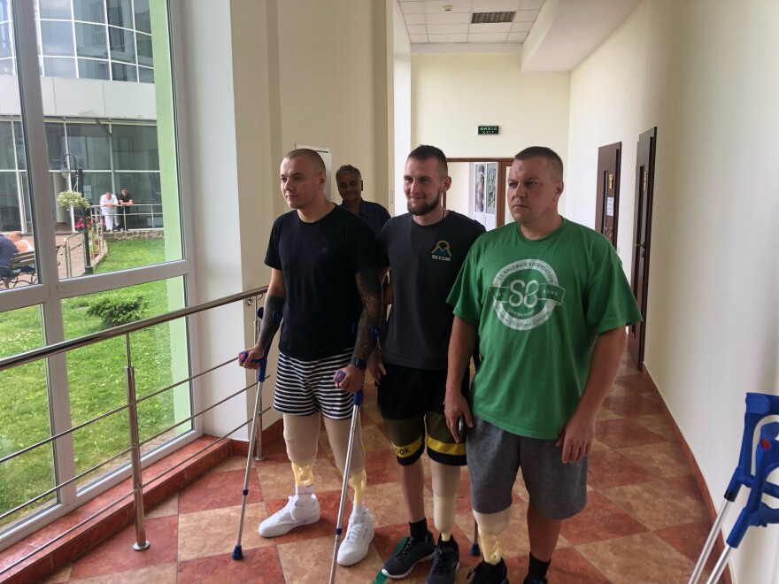 Ukrainian amputees at a rehab hospital have just been fitted with prosthetic legs, made by San Diego-based LIMBER Prosthetics. 