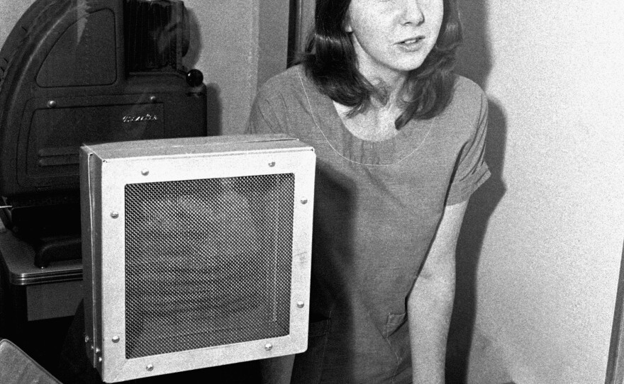 Lynette "Squeaky" Fromme, 24, tells details of her arrest as she talks through a glass panel in the women's jail at Stockton, Calif. in 1972. Fromme pointed a gun at President Gerald Ford in 1975.