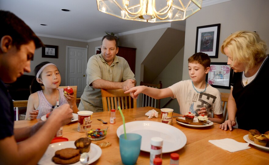 Carson decorates Father's Day cupcakes and cookies with his parents, Heather and Brian Luke, and siblings, Austin and Maddie.