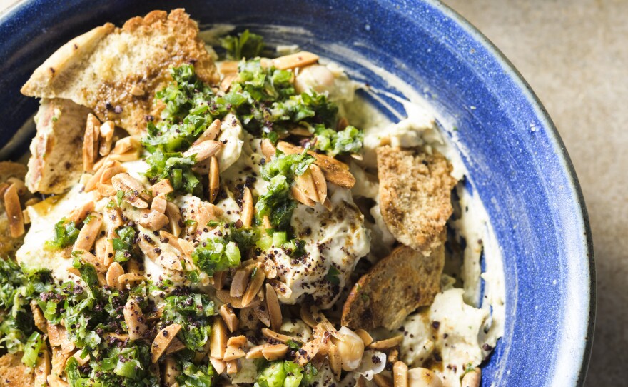 Hummus Fatteh with earthy, nutty flavors