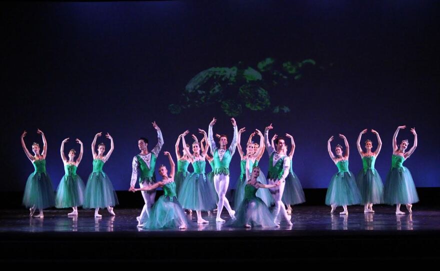 A photo from City Ballet's Balanchine Masterworks 2016.