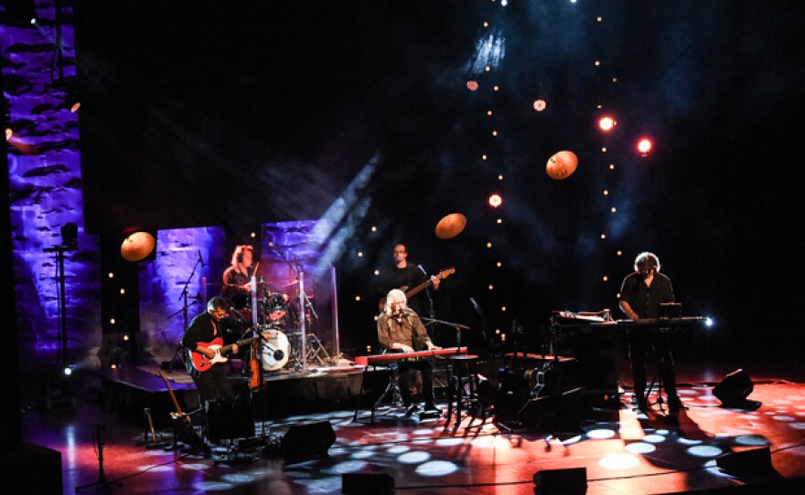 Joining Arlo Guthrie on stage are his son Abe Guthrie on keyboards, longtime friend Terry A La Berry on drums, Darren Todd on bass and Bobby Sweet on guitar and fiddle.