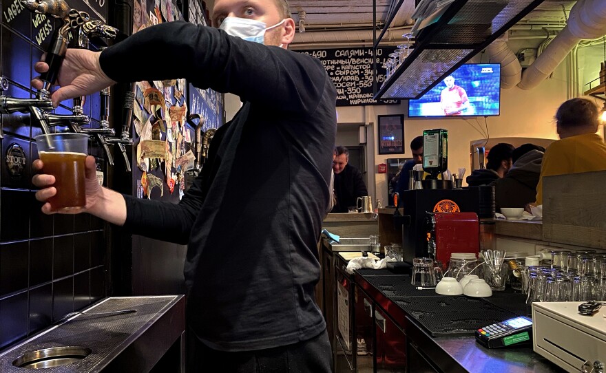 Last call at a Moscow bar on Wednesday night. The city has shut down most service industry businesses amid a record surge in coronavirus infections and deaths.
