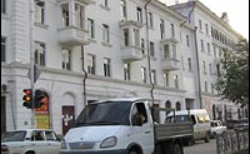 Building facades in central Grozny have been rebuilt and whitewashed. Most of the city remains in ruins, but cafes and shops are opening.