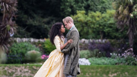 Sophie Wilde as Sophia Western and Solly McLeod as Tom Jones