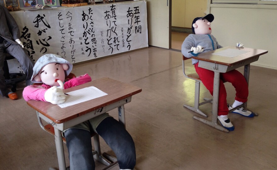 The child figures represent the last two students who were there before the school was closed. The school is now open to show Ayano's work.