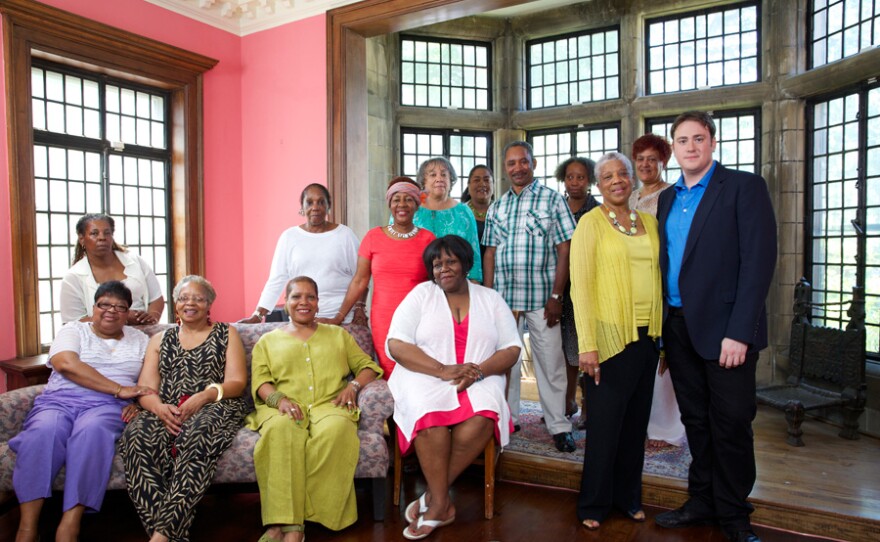 Rose Thompson with her family and genealogist Joshua Taylor (r) in Detroit, Mich. for GENEALOGY ROADSHOW.