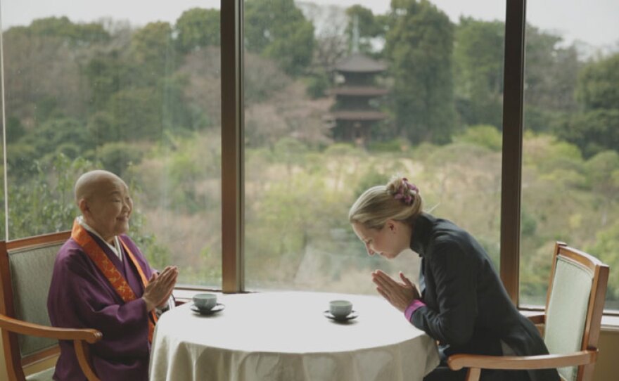 Dr. Amanda Foreman (right) with novelist Jakucho Setouchi.