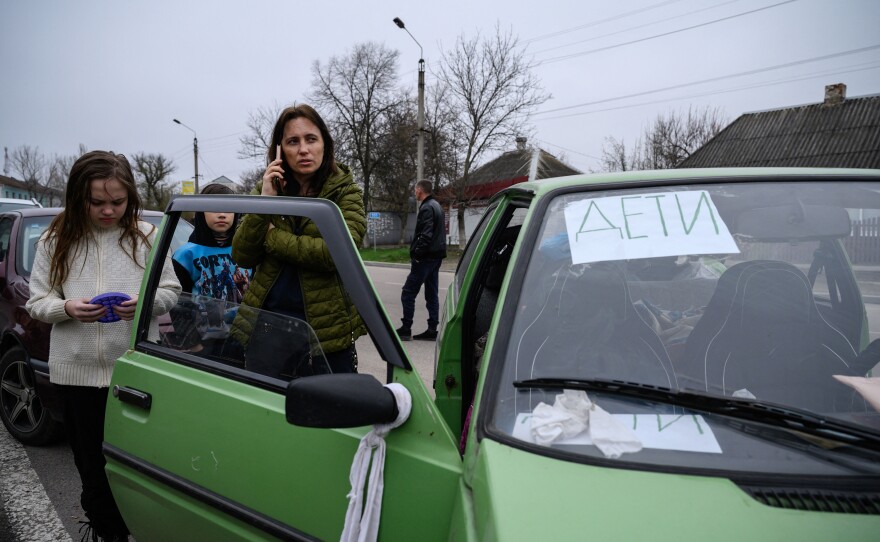 <strong>April 19:</strong> Members of a family fleeing Russian attacks in the city Melitopol stop in Orikhiv, near the southern front of fighting between Ukrainian and Russian forces, south of Zaporizhzhia.