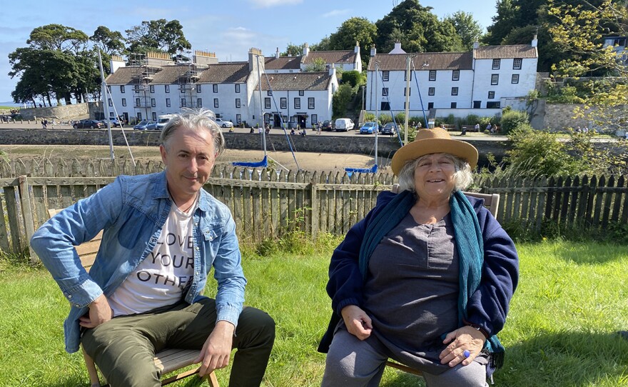 Miriam Margolyes (right) and Alan Cumming (left) get cozy traveling in a mobile home, mixing wit and memories as they return to their Scottish roots.