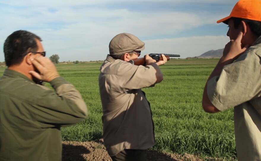 Host Jorge Meraz learns to shoot a shotgun, and goes hunting in the farm country to the south of Mexicali.