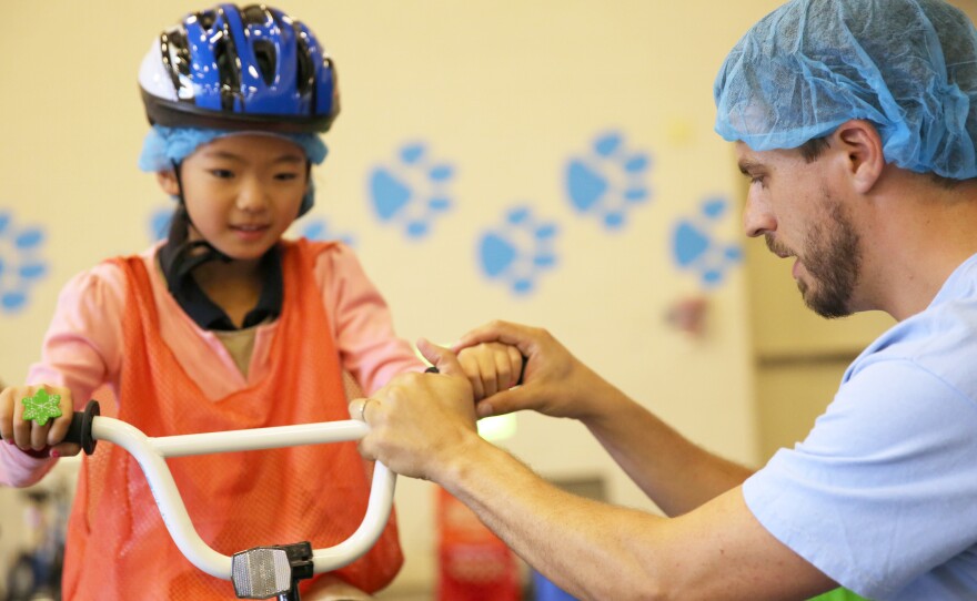 Vicky Zou gets some pointers from Gesualdi.