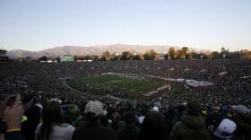 Fans watch the Oregon Ducks play the Florida State Seminoles at the Rose Bowl in Pasadena, Jan. 1, 2015.
