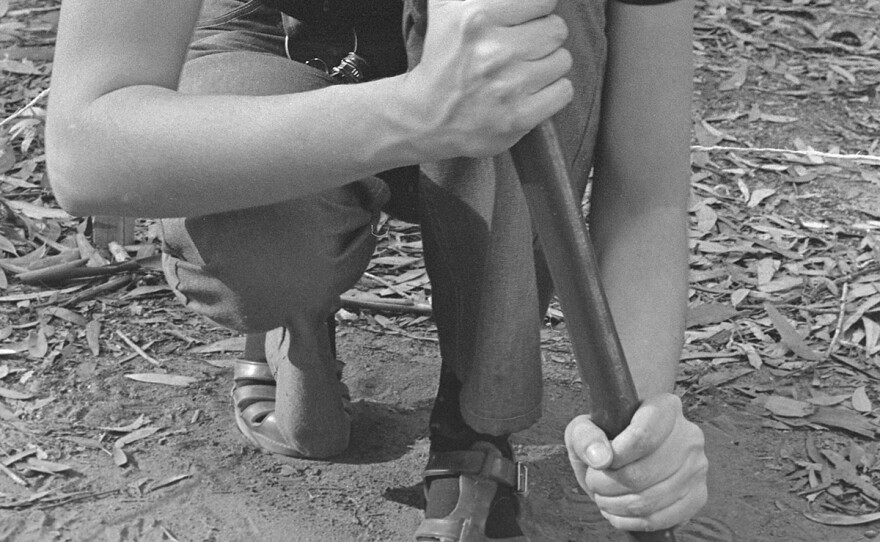 UCSD graduate student Virginia Maksymowicz installing her anonymous sculpture "Thirty Blocks" in 1976. Photo by Blaise Tobia.