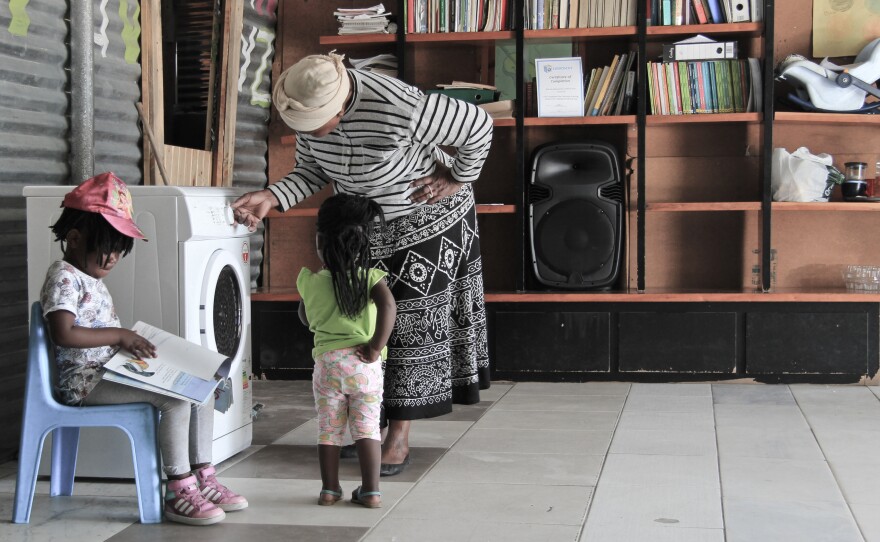 The libromat, which combines laundry and literature, results in brighter brights and brighter kids.