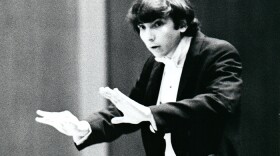 Michael Tilson Thomas conducting Boston Symphony Orchestra. (undated photo)