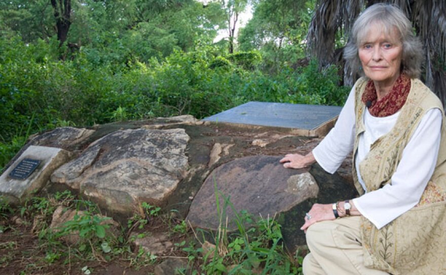 Virginia McKenna at Elsa's grave.