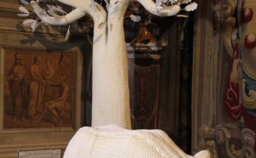 Intricately folded designs could depict anything from mythical beasts to castles or trees.