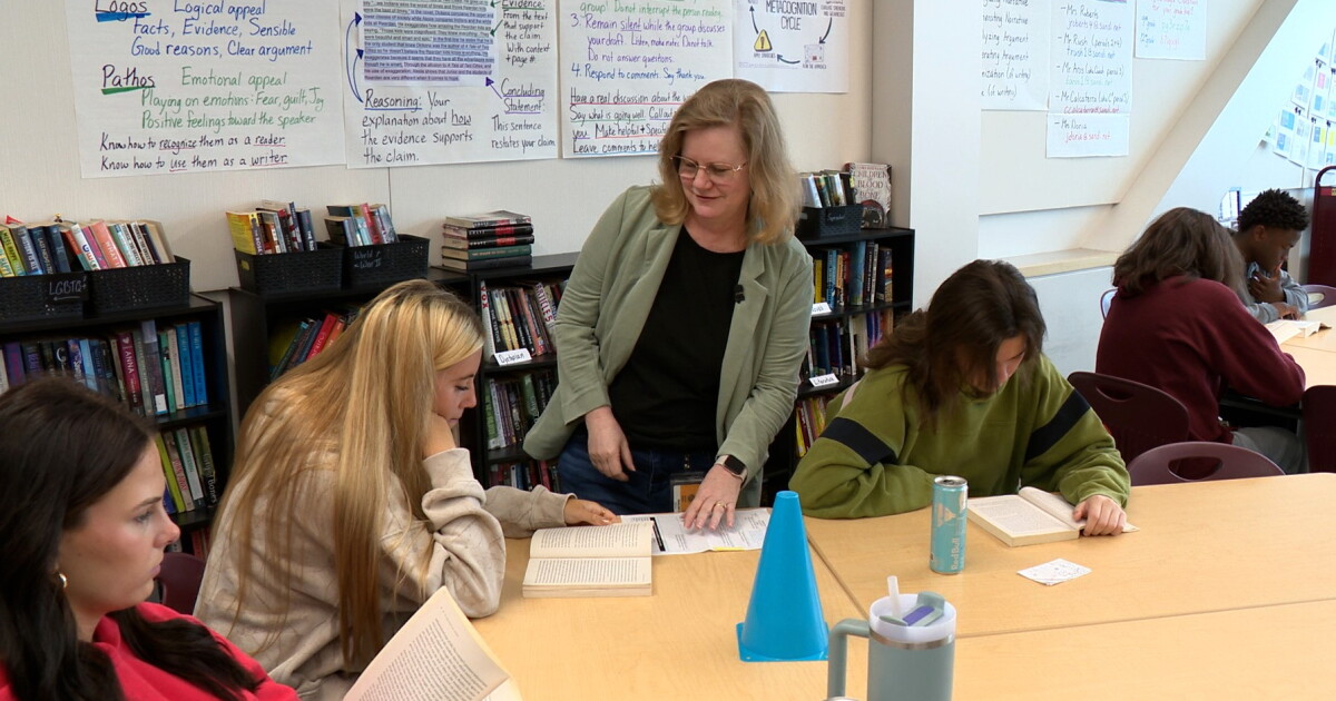 San Diego Teacher Integrates AI Into English Classroom