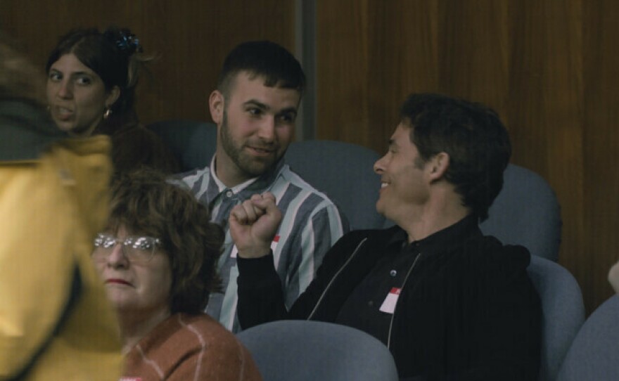Ronald Gladden and James Marsden in <em>Jury Duty</em>