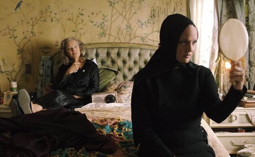 Jessica Lange and Drew Barrymore in HBO's Grey Gardens.
