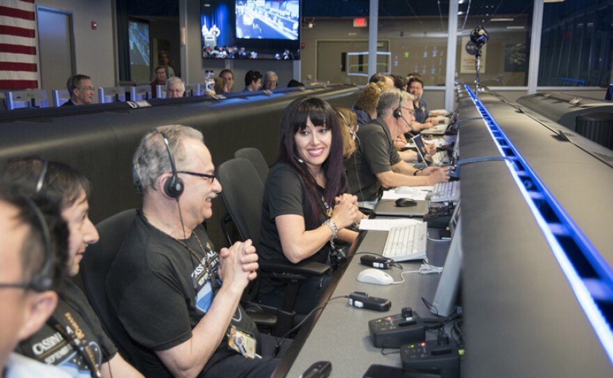 Cassini Ring Crossing; JPL control room get the OK signal from Cassini.