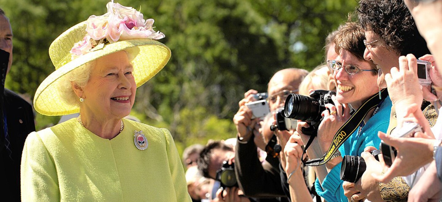 Her Majesty greets employees on her walk from NASA’s Goddard Space Flight Center mission control to a reception in the center’s main auditorium in Greenbelt, Maryland, 2007