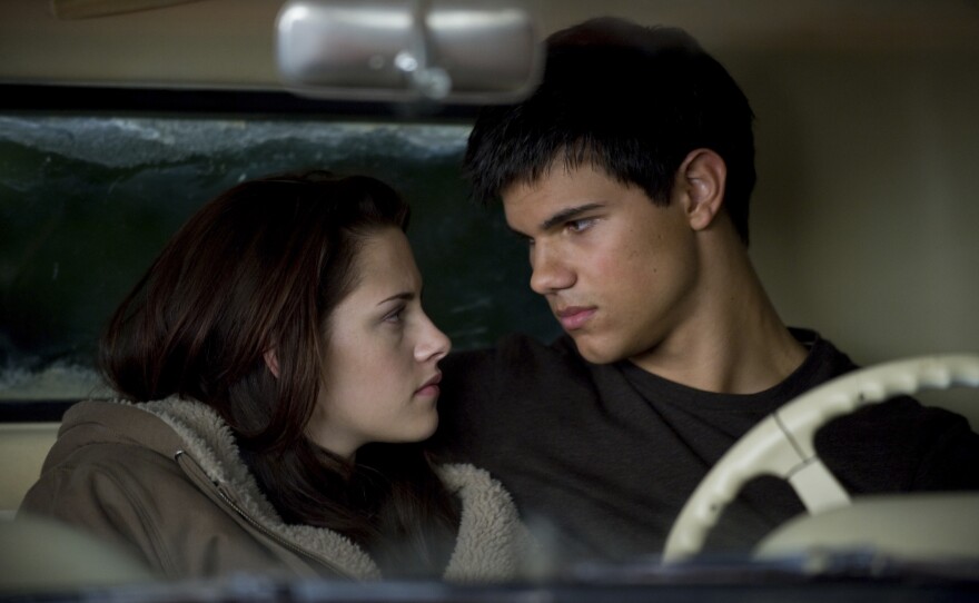 Kristen Stewart and Taylor Lautner (as the werewolf Jacob) in "New Moon"