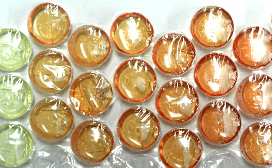 Clear and clean, bubble wrap is well-suited to serve as an array of tiny test tubes. Here a dye solution is injected into the bubbles to measure the hemoglobin concentration in blood.